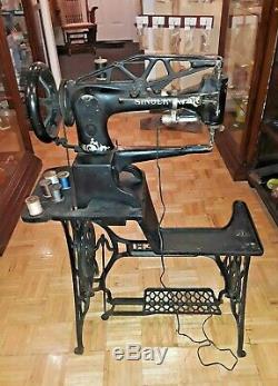 1913 Antique Industrial Leather Cobbler Singer Sewing Machine 29-4 Iron Treadle