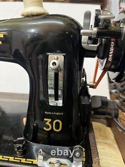 1954 PFAFF 30 Sewing Machine Excellent Condition Works Great With Case