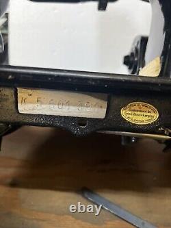 1954 PFAFF 30 Sewing Machine Excellent Condition Works Great With Case