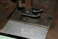 7-33, SEWING MACHINE FOR EXTRA HEAVY SEWING withtable, Singer Original