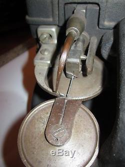 Antique SINGER Sewing Machine Fur Taxidermy Leather Glove Industrial 176 33