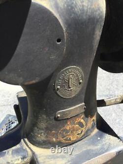 Antique Singer 29-4 Sewing Machine Head Cast Iron Leather Industrial Cobbler