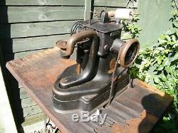 Antique Vintage Industrial Singer 46k49 Fur Glove & Leather Sewing Machine