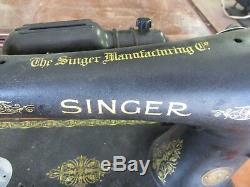 Black Vintage Singer Sewing Machine With No Cabinet AL263409