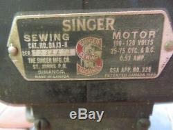 Black Vintage Singer Sewing Machine With No Cabinet AL263409