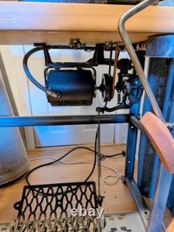 COLUMBIA CL300-2 Vintage Industrial Blind Stitch / Hemmer Sewing Machine