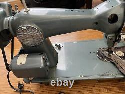 Charger Sewing Machine. Leather Canvas. Totally Refurbished. Z18