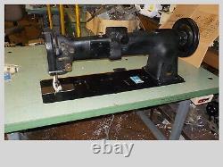 Industrial Sewing Machine Singer 144W204 heavy duty