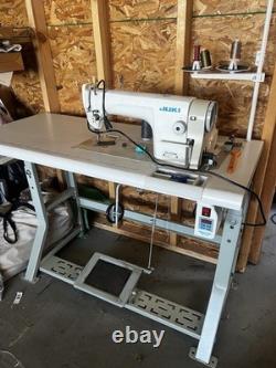 Juki DDL 8700N Industrial Sewing Machine with Servo Motor, Foot Pedal And Table