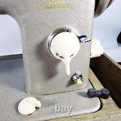 RARE PFAFF 60 Heavy Duty Industrial Strength Electric Sewing Machine Leather