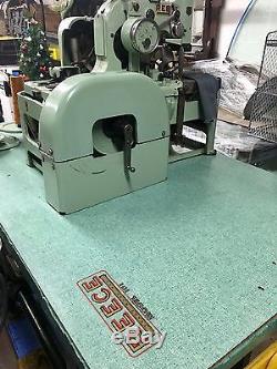 REECE 101, EYELET BUTTONHOLE MACHINE, Keyhole button hole sewing machine 1163