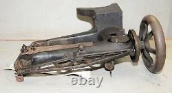 Rare Singer Cylinder arm sewing machine 29-4 leather industrial cobbler tool