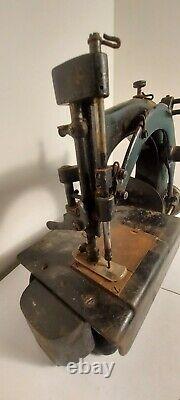 Rare Union Specials Antique Industrial Sewing Machine Safe Elastic Stitch