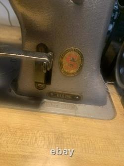 SINGER 111G156 Industrial Sewing Machine Single Head 1 Needle Lock Stitch