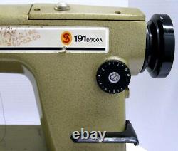 SINGER 191D300A Straight Lockstitch Reverse Industrial Sewing Machine Head Only