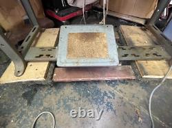 SINGER 281-1 industrial sewing machine with sewing table & running motor engine