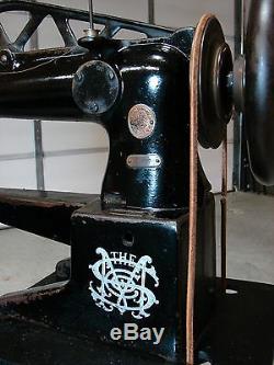SINGER 29K62 INDUSTRIAL CYLINDER LONG ARM SEWING MACHINE, LEATHER PATCHER