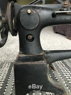 SINGER Treadle Model # 29-4 Sewing Machine 1923 Shoe Industrial Cobbler Leather