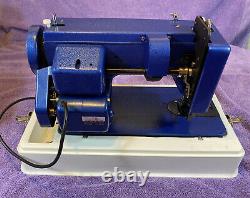 Sailrite Ultrafeed Zigzag Model No. LSZ-1 Portable Sewing Machine & Carry Case