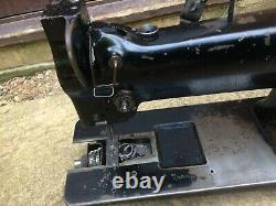Singer 110W124 Wheel/Roller Feed Lockstitch Industrial Sewing Machine