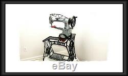 Singer 29K71 Sewing Machine / Cobbler / Patcher / Leather Sews Well