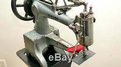 Singer 29K71 Sewing Machine / Cobbler / Patcher / Leather Sews Well