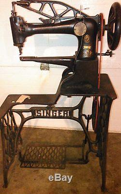 Singer 29-4 Cobbler Shoe Patch Leather Sewing Machine, Rotating Foot, Sews Great