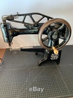 Singer 29-4 Industrial Cylinder Arm Leather Sewing Machine Antique 29k