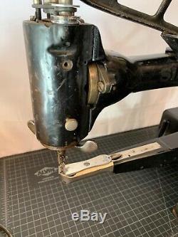 Singer 29-4 Industrial Cylinder Arm Leather Sewing Machine Antique 29k