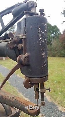 Singer 29-4 Industrial Cylinder Arm Leather Sewing Machine Antique G3857011