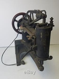 Singer 29-4 Industrial Sewing Machine Leather Cobbler Patcher Antique Tool Vtg