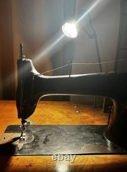 Singer 31-15 Industrial Sewing Machine Mfg. 1921 SLF 2 light + Servo Motor