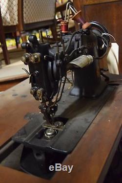 Singer 72w19 Sewing Machine With Table
