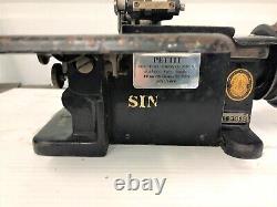 Singer 81 Class Vintage Trimming Machine Industrial Sewing Machine