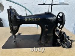 Singer Vintage Industrial Sewing Machine Model 95-10 Heavy Duty, Classic
