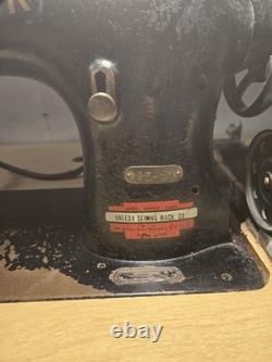 Singer Vintage Industrial Sewing Machine Model 95-10 Heavy Duty, Classic