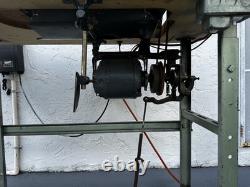 Singer Vintage Industrial Sewing Machine Model 95-10 Heavy Duty, Classic