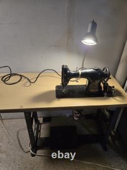 Singer Vintage Industrial Sewing Machine Model 95-10 Heavy Duty, Classic Singer Vintage Industrial Sewing Machine Model 95-10 Heavy Duty, Classic