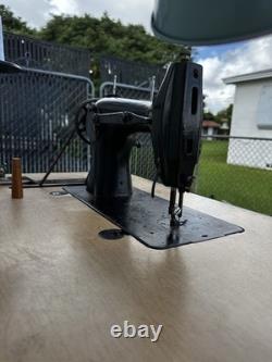 Singer Vintage Industrial Sewing Machine Model 95-10 Heavy Duty, Classic