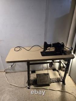 Singer Vintage Industrial Sewing Machine Model 95-10 Heavy Duty, Classic