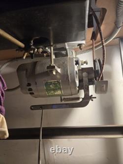 Singer Vintage Industrial Sewing Machine Model 95-10 Heavy Duty, Classic