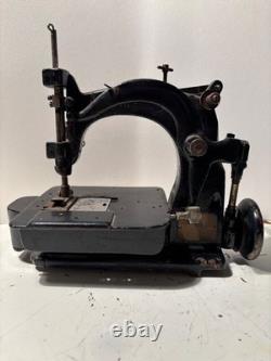 Union Special Half Size/Short Throw Industrial Sewing Machine Head Model 1800 Z