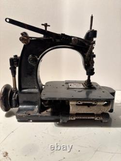 Union Special Half Size/Short Throw Industrial Sewing Machine Head Model 1800 Z