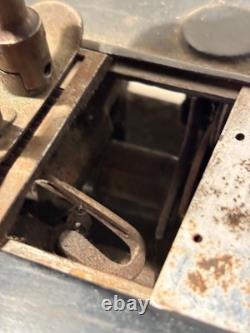 Union Special Half Size/Short Throw Industrial Sewing Machine Head Model 1800 Z