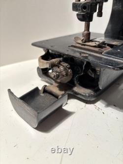 Union Special Half Size/Short Throw Industrial Sewing Machine Head Model 1800 Z