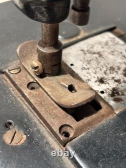 Union Special Half Size/Short Throw Industrial Sewing Machine Head Model 1800 Z