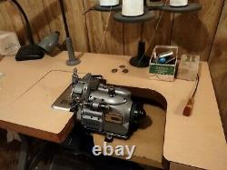 VINTAGE SINGER 460 13 OVERLOCK INDUSTRIAL SEWING MACHINE With TABLE LAMP SPOOLS