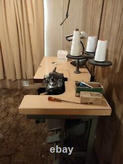 VINTAGE SINGER 460 13 OVERLOCK INDUSTRIAL SEWING MACHINE With TABLE LAMP SPOOLS