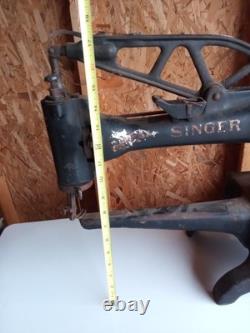 VINTAGE Singer 29-4 Industrial Leather Cobbler Sewing Machine? Heavy