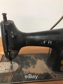 Vintage 1916 95-10 Singer Industrial Sewing Machine Table Working